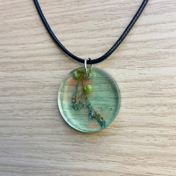 Handmade Mint and Coral Floral Resin Round Pendant Necklace on Etsy - Picture 6 of 8